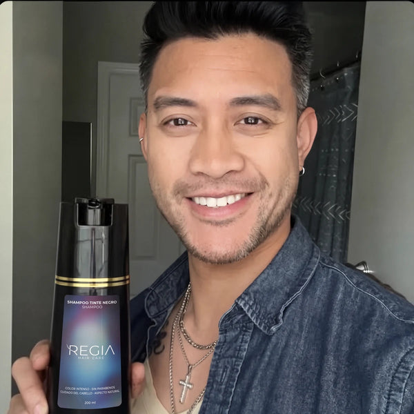 Hombre con shampoo REGIA negro